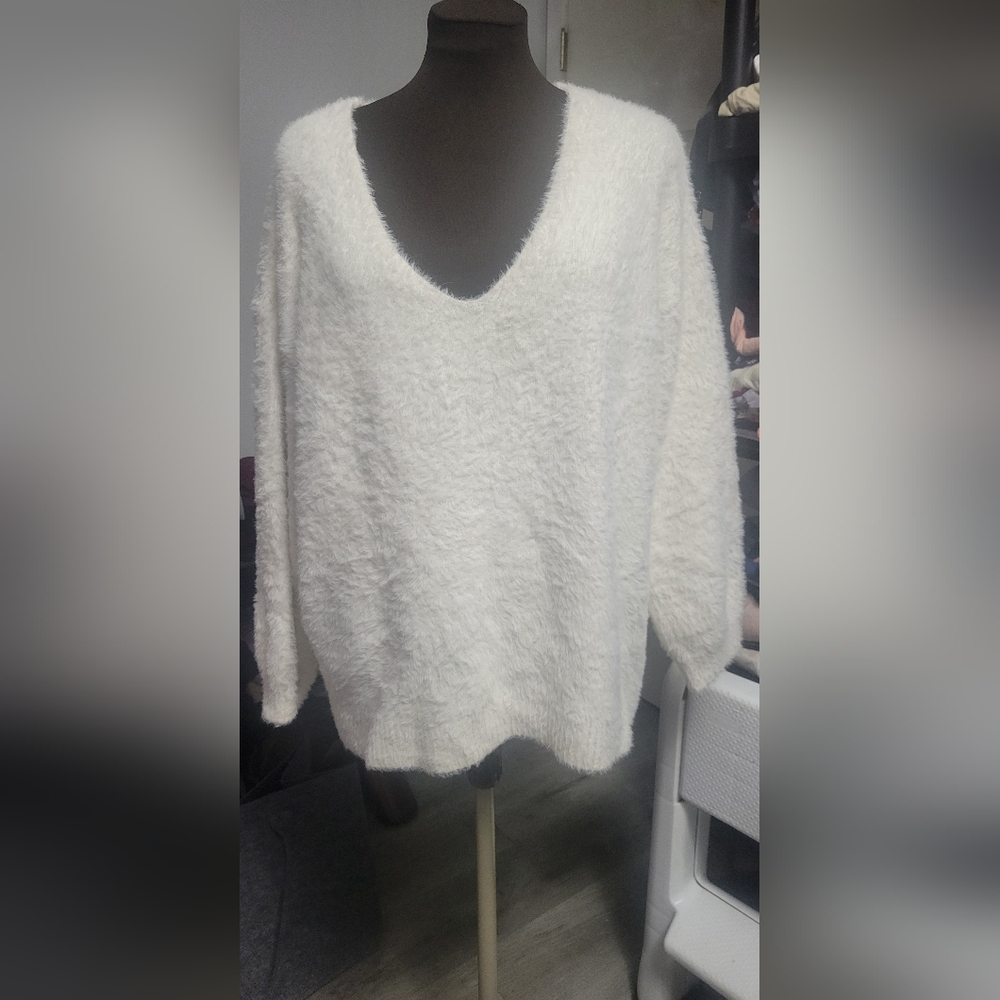 H&M XL White V-neck Soft And Snuggly Oversized Sweater